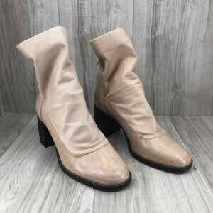 Chelsea & Violet Boots Womens 10M Fredm Cream Tan Buttery Leather Zip Booties